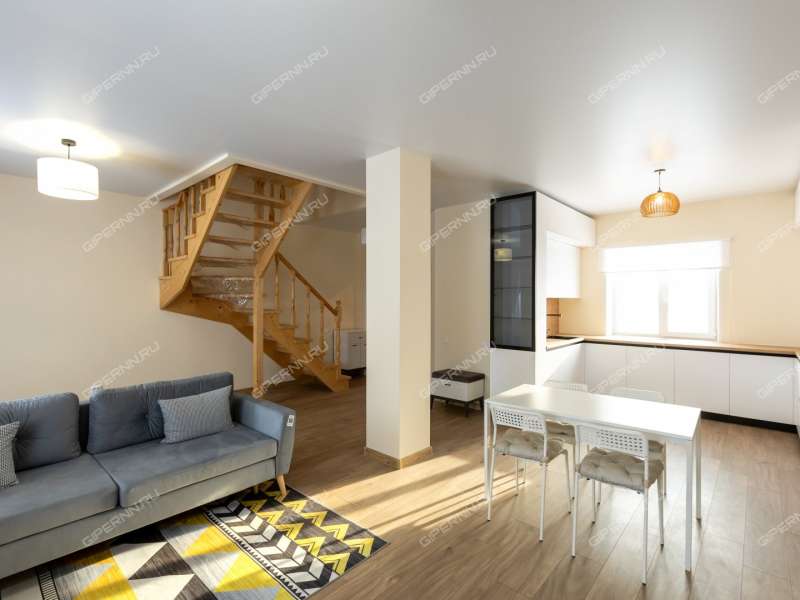 дом на Малиновая деревня Крутая