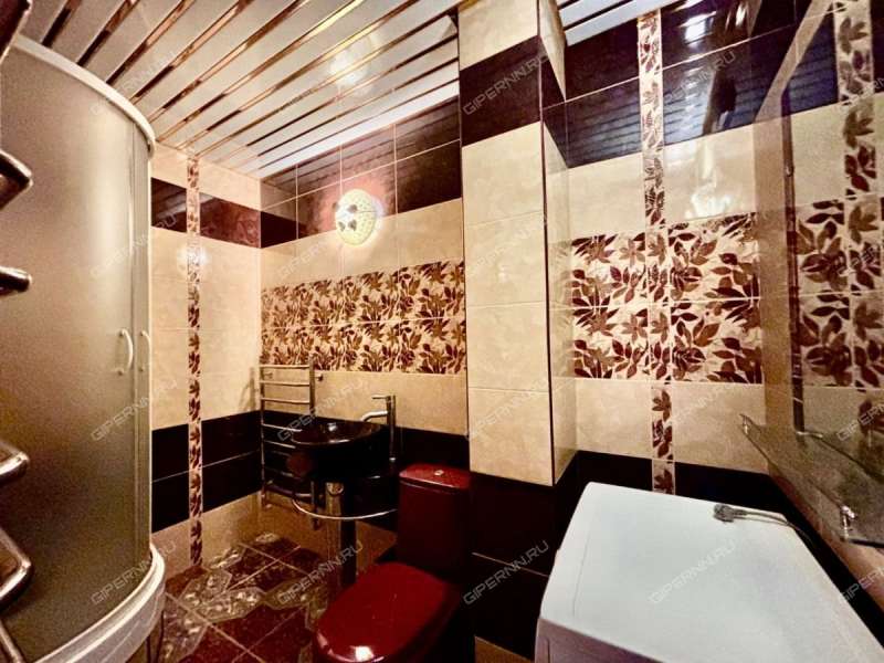 четырёхкомнатная квартира на улице Сурикова дом 16А