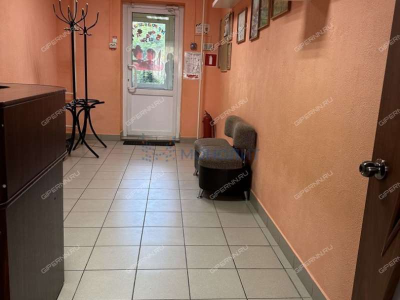 помещение под торговую площадь, недвижимость под образовательные учреждения на улице Василия Иванова