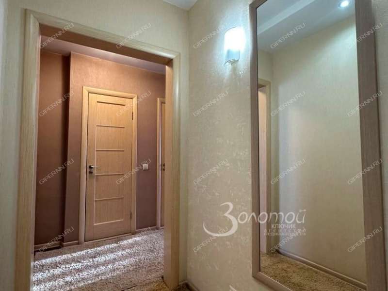 четырёхкомнатная квартира на улице Юлиуса Фучика дом 7