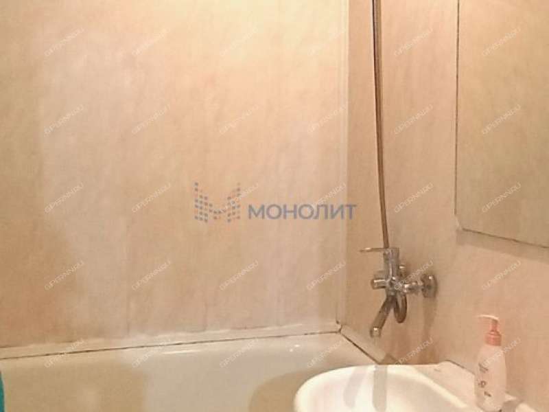 двухкомнатная квартира на улице Верхнепечёрская дом 12