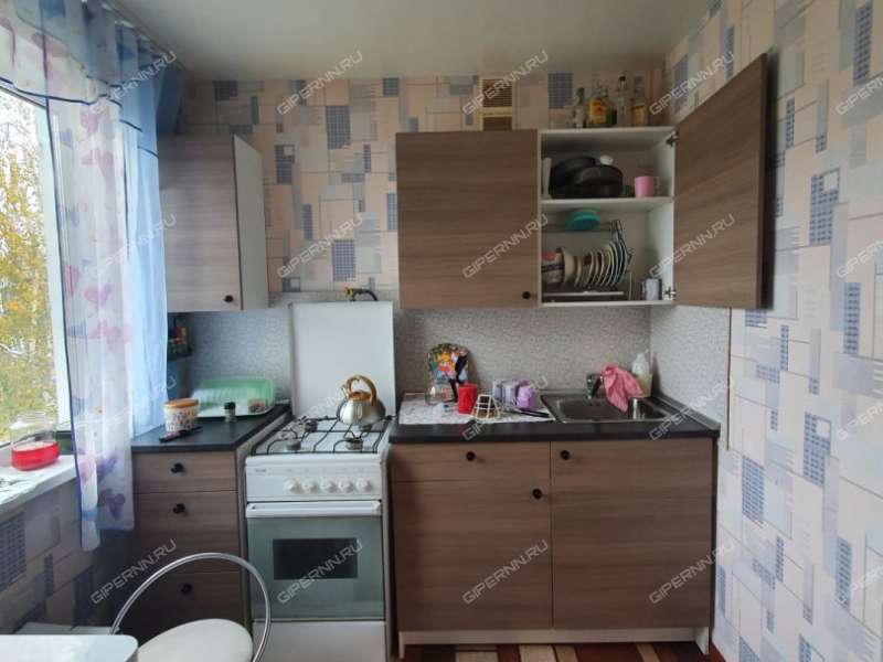 трёхкомнатная квартира в 3-м микрорайоне дом 5 город Кстово