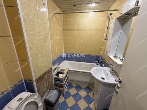 4-komnatnaya-ul-litvinova-d-40 фото