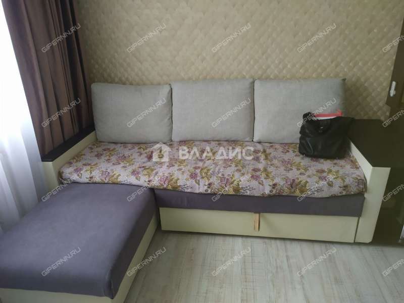 комната в доме 83 на Московском шоссе