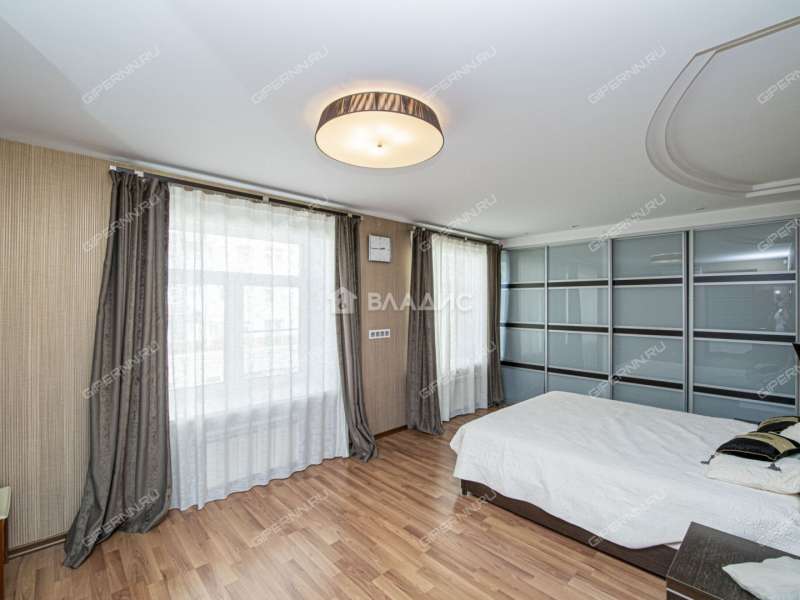 четырёхкомнатная квартира на улице Максима Горького дом 50